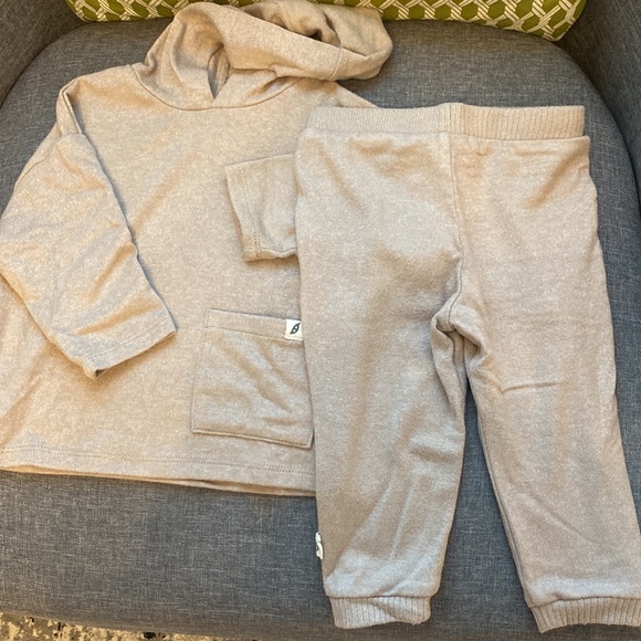 Jogger Set - Picture 2 of 3